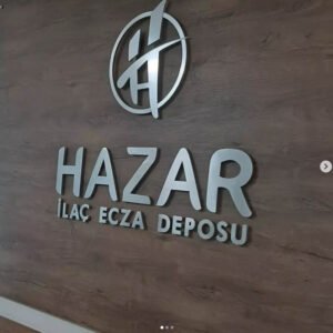 Ofis kapı isimliği zarif işyeri çözümü.