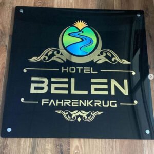 Ofis kapı isimliği zarif işyeri dekorasyonu.