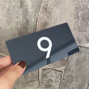 Ofis kapı tabelası modern işyeri dekorasyonu.