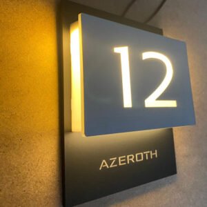 Otel ışıklı kapı numarası zarif görünüm.