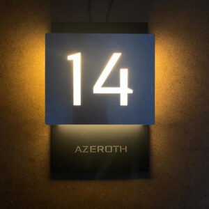 Otel ışıklı kapı numarası zarif görünüm.