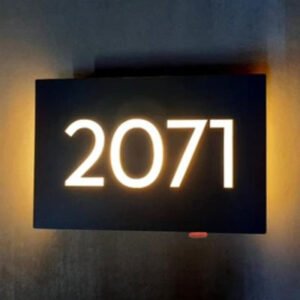 LED ışıklı otel kapı numarası profesyonel yönlendirme çözümü.