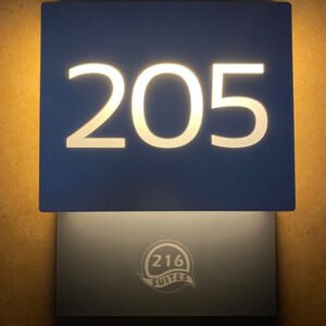 LED ışıklı otel kapı numarası modern işyeri dekorasyonu.
