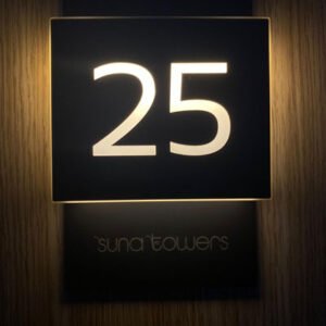 Otel kapı numaraları dekoratif otel odası tabelası.