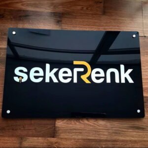 Kapı kimlik tabelası şık çözüm.
